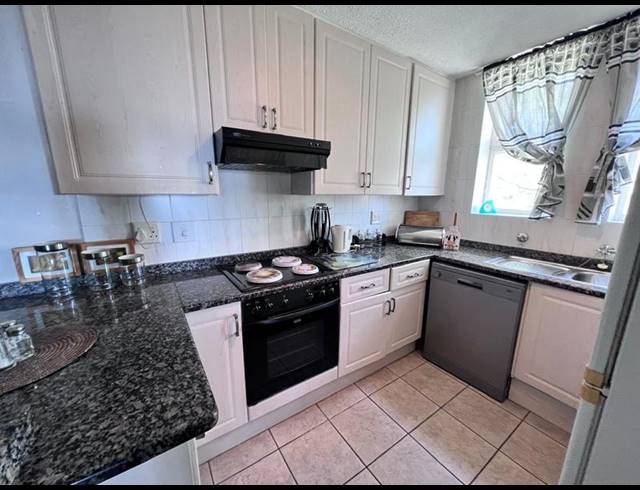 3 BEDROOM PROPERTY TO RENT IN MANABA BEACH